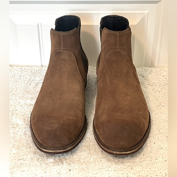 Johnston & Murphy Brown Chelsea Boots Sleek Suede Design - Picture 1 of 8